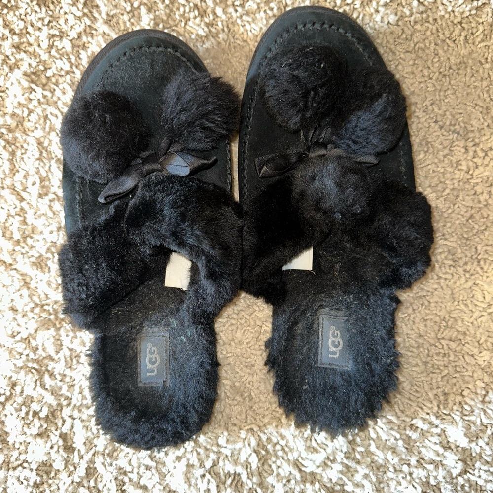 UGG Women's Black Fluffy Slippers